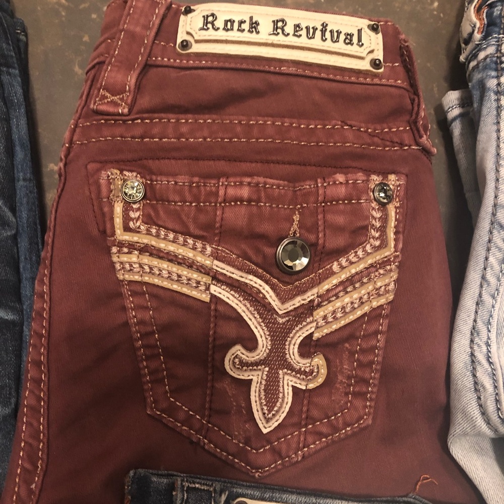 Super cute burgundy skinny Rock Revivals